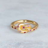 Vintage Pink Prsteň with a Golden Celestial Knot