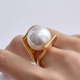 Golden Prsteň with Vintage Pearls