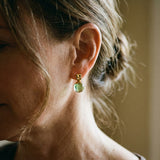 Vintage náušnice with green krištáľové in a golden hue