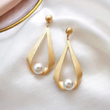Screw Back and Round Shaped Jewelry Náušnice
