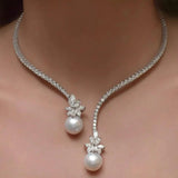 Elegantna i shiny srebrna ogrlica s bisernas