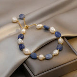 Elegantné bracelets from the perlové of the ocean