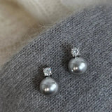 Elegantné Black Perlové Náušnice with Zirconia
