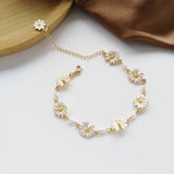 Vintage náramok with beads, zlatý and white flowers
