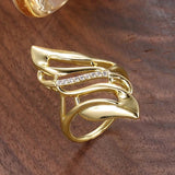 Golden vintage prsteň with twisted leaf