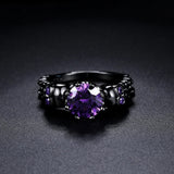 Vintage Black Round Prsteň with Purple Jewel and Intricate Design