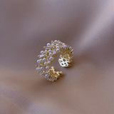 Nastaviteľný vintage prsteň with pearls and golden crystals
