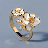 Golden Prsteň with White Lilac